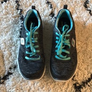 Skechers memory foam sneakers size 9 NEW